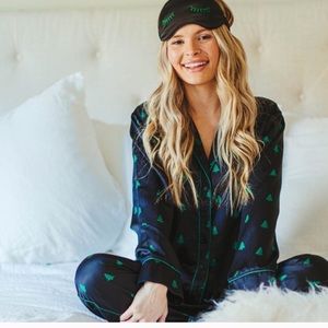 ISO kittenish pajamas